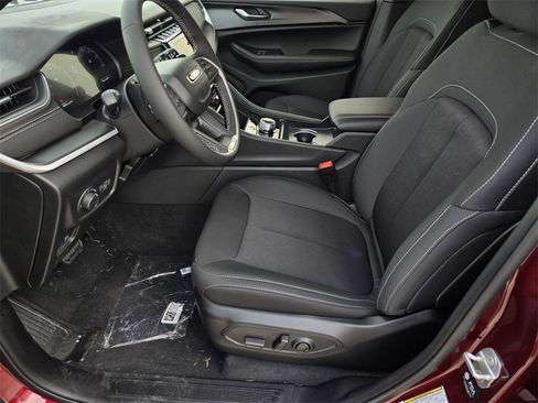 New 2025 Jeep Grand Cherokee Laredo X image 16