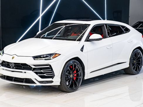 Used 2022 Lamborghini Urus AWD/4WD image 3