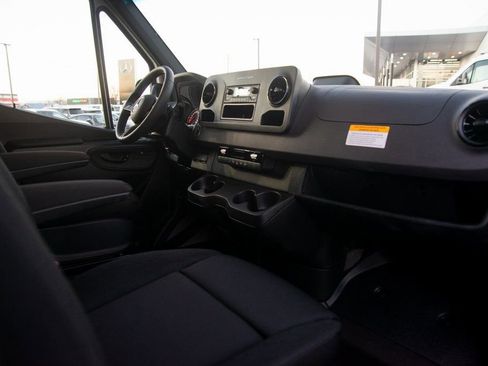 Used 2025 Mercedes-Benz Sprinter 2500 image 29