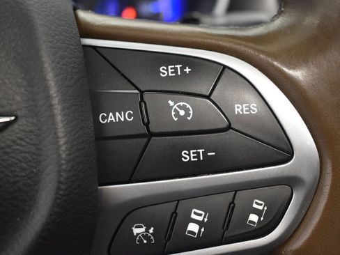 Used 2017 Chrysler Pacifica Limited image 43