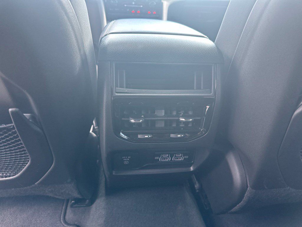 Used 2024 Jeep Grand Cherokee Laredo X w/ Luxury Tech Group I RWD image 29