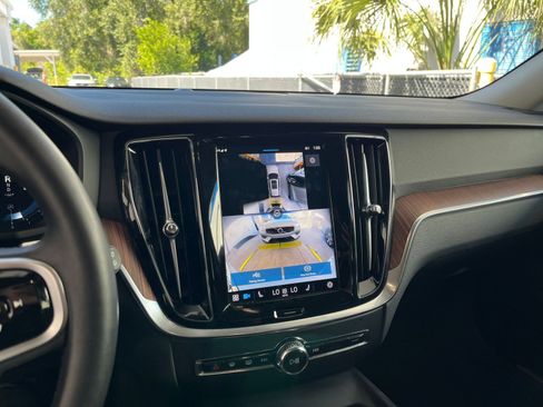 Used 2025 Volvo V60 B5 Cross Country Plus image 17