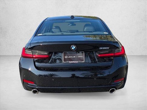 Used 2023 BMW 330i Sedan w/ Premium Package image 9