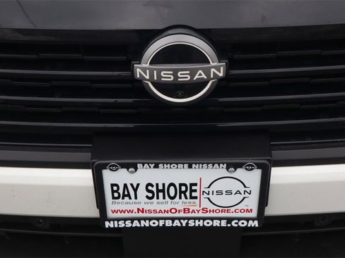 Certified 2025 Nissan Kicks SR image 30