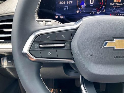 Used 2025 Chevrolet Traverse LT w/ Driver Confidence Package FWD image 18