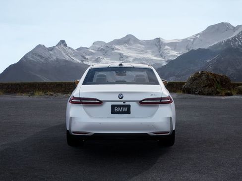 Used 2025 BMW 530i image 35