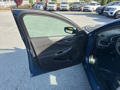 Used 2025 Chevrolet Malibu LT FWD image 22