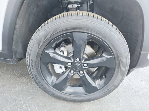 Used 2024 Jeep Grand Cherokee Limited w/ Black Appearance Package image 13