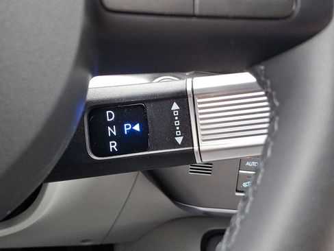 Certified 2025 Hyundai Kona SEL AWD/4WD image 18