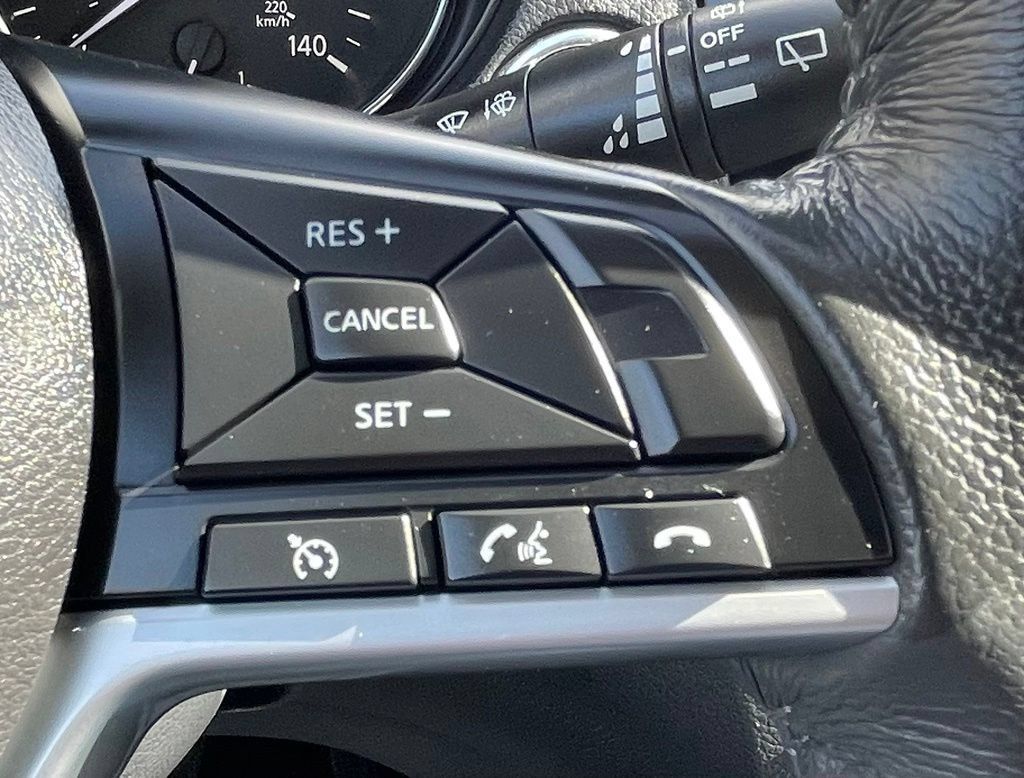 Used 2017 Nissan Rogue SV FWD image 19