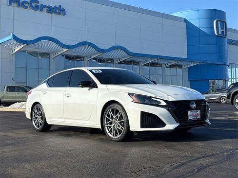 Used 2023 Nissan Altima 2.0 SR image 2