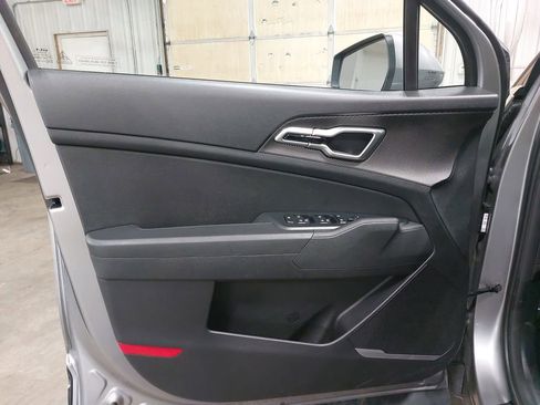 Used 2025 Kia Sportage LX image 26