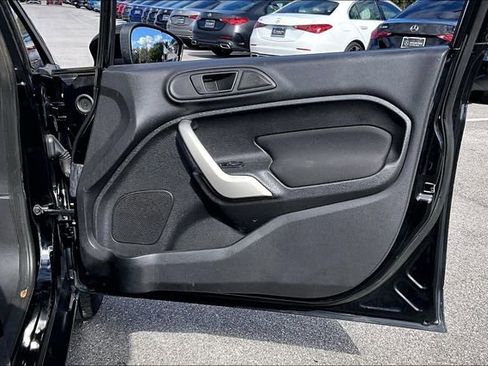 Used 2012 Ford Fiesta SE image 28