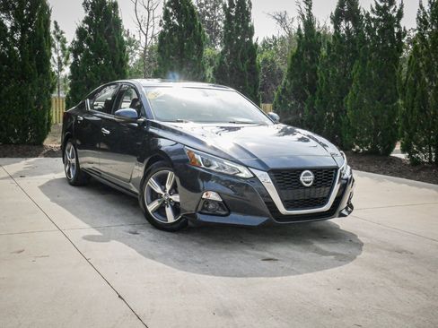 Used 2019 Nissan Altima 2.5 SL image 2