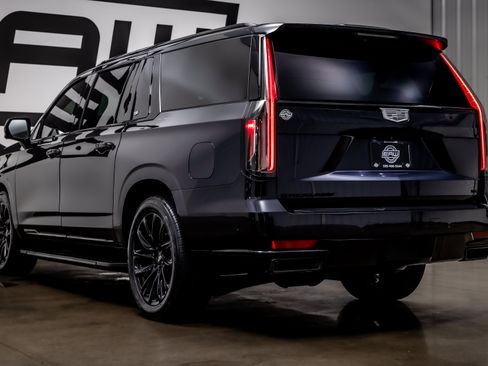 Used 2023 Cadillac Escalade ESV Sport w/ LPO, ONYX Package AWD/4WD image 29