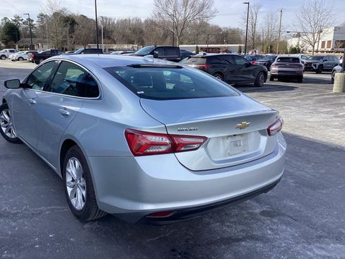 Used 2020 Chevrolet Malibu LT image 2