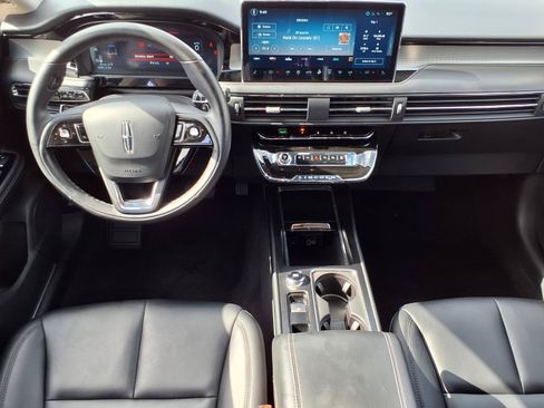 Used 2025 Lincoln Corsair FWD image 4