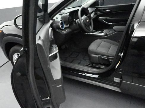 Used 2024 Chevrolet Trax LS FWD image 11