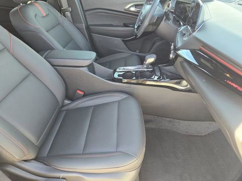 Used 2025 Chevrolet Trax RS w/ Sunroof Package image 15