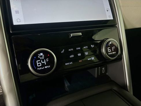 New 2026 Land Rover Discovery Dynamic SE AWD/4WD image 16