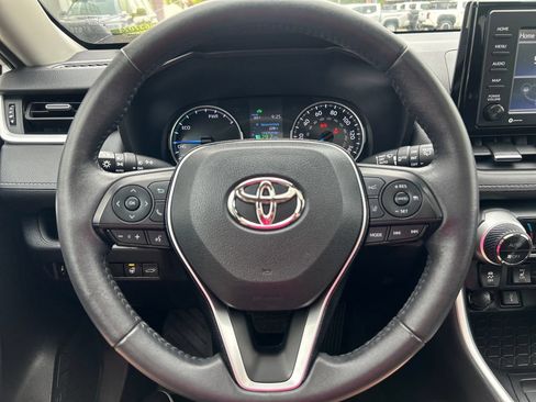 Certified 2021 Toyota RAV4 XLE Premium AWD/4WD image 17