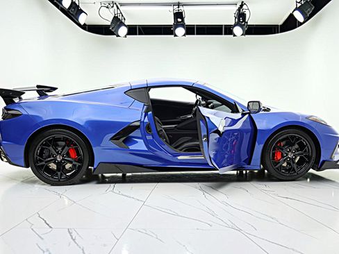 Used 2021 Chevrolet Corvette Stingray Coupe w/ 1LT RWD image 15