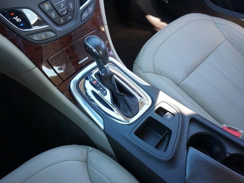Used 2016 Buick Regal Premium image 18