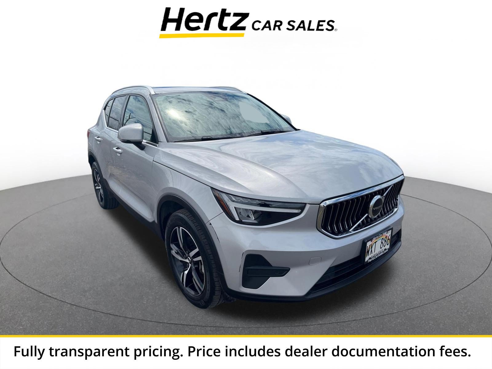 Used 2024 Volvo XC40 B5 Core AWD/4WD image 1