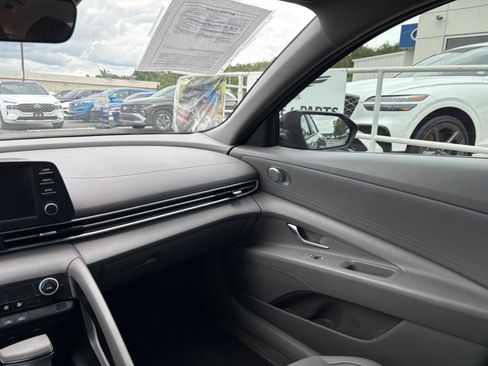 Used 2022 Hyundai Elantra SEL FWD image 22