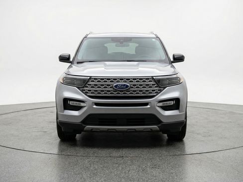 Used 2024 Ford Explorer Limited image 2