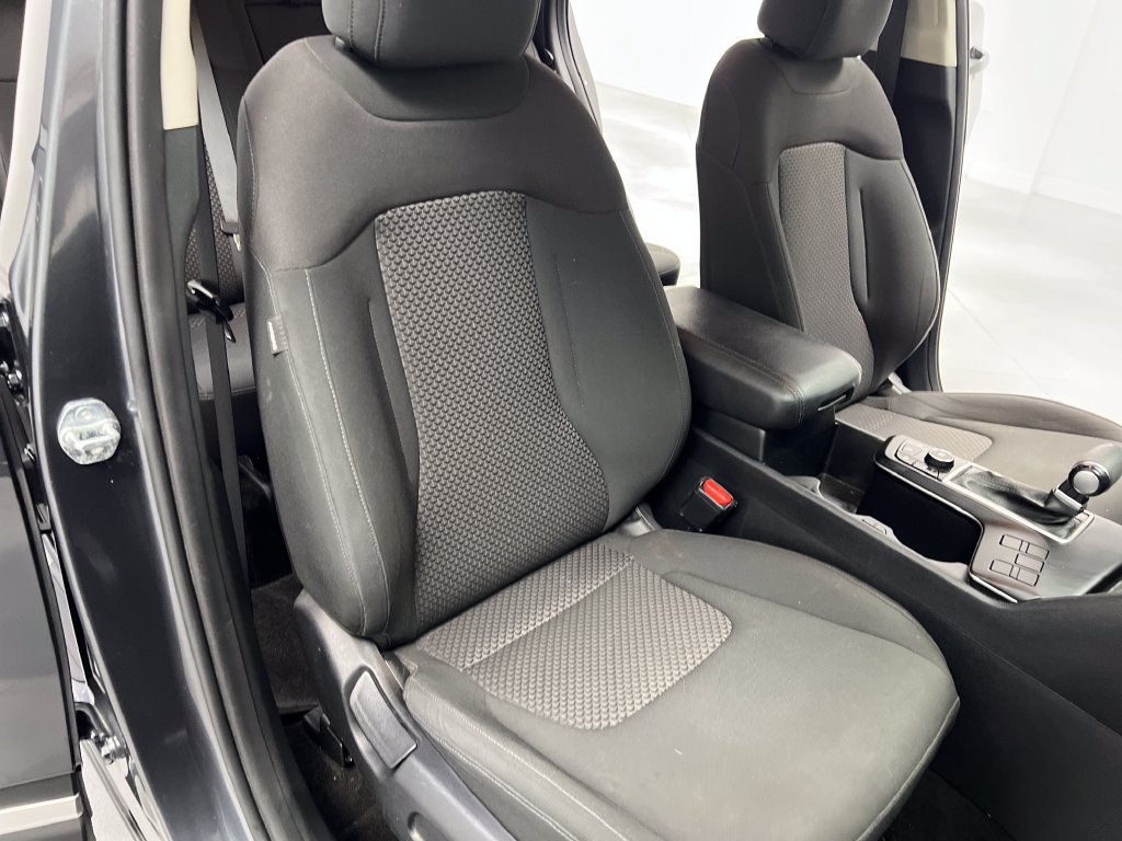 Used 2023 Kia Sportage LX FWD image 28