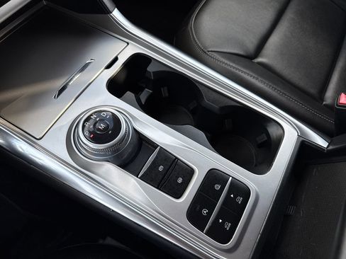 Certified 2020 Ford Explorer XLT w/ Equipment Group 202A image 22