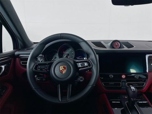 New 2026 Porsche Macan GTS image 25