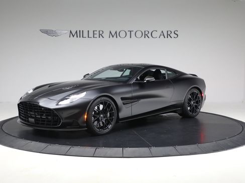 Used 2025 Aston Martin Vanquish image 2