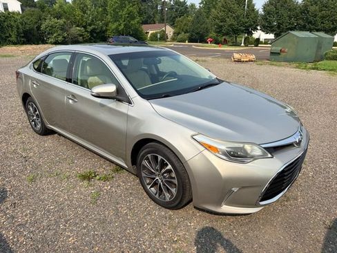 Used 2016 Toyota Avalon XLE Premium FWD image 3