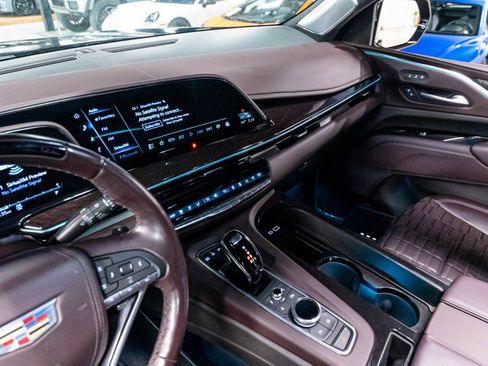 Used 2023 Cadillac Escalade ESV Sport Platinum AWD/4WD image 9