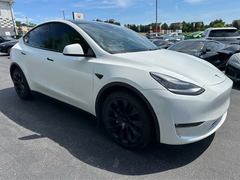 Used 2022 Tesla Model Y Long Range AWD/4WD image 1