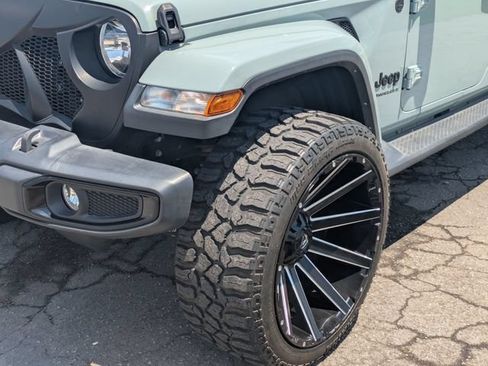 Used 2023 Jeep Wrangler Unlimited Sahara AWD/4WD image 9