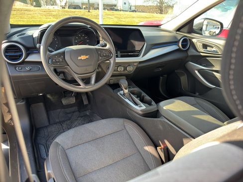 Used 2024 Chevrolet Trax LS image 16
