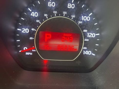 Used 2015 Kia Soul ! FWD image 14