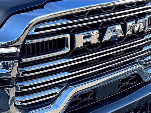 Used 2025 RAM 3500 Laramie image 33