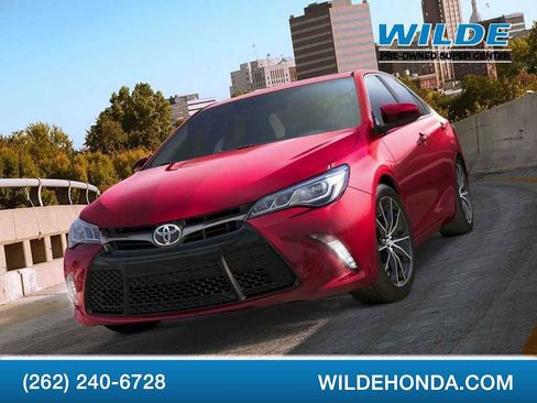 Used 2015 Toyota Camry LE image 1