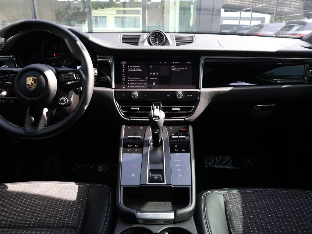 Used 2025 Porsche Macan Turbo AWD/4WD image 24