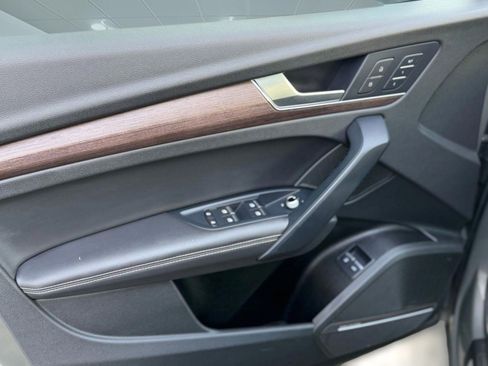 Used 2023 Audi Q5 e Premium Plus w/ Premium Plus Package image 11