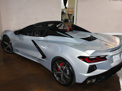 Used 2022 Chevrolet Corvette Stingray Convertible w/ Z51 Performance Package RWD image 80