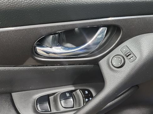 Used 2020 Nissan Rogue SV AWD/4WD image 10