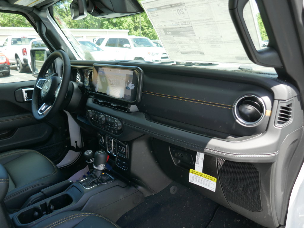 New 2026 Jeep Wrangler Unlimited Sahara AWD/4WD image 9
