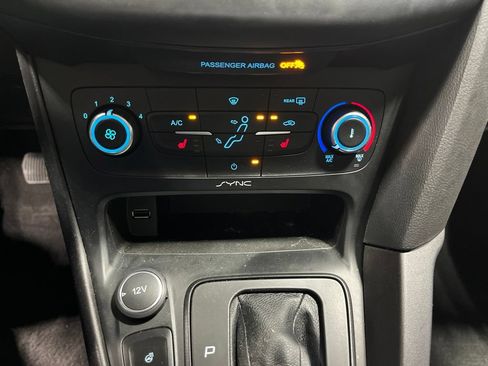 Used 2015 Ford Focus SE w/ SE Cold Weather Package FWD image 26