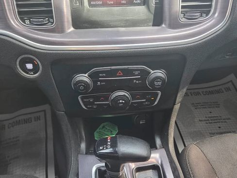 Used 2017 Dodge Charger SE w/ Popular Equipment Group image 9