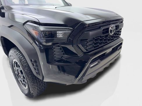 Used 2025 Toyota Tacoma TRD Off-Road AWD/4WD image 17